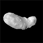 Asteroid Itokawa ze vzdálenosti 20 km
