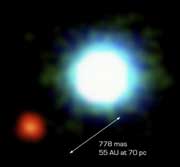 Obrázek exoplanety a hnědého trpaslíka v infračerveném spektru